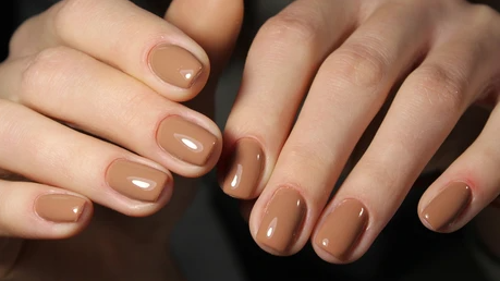 How to get the perfect light brown nails color backstageviral.com